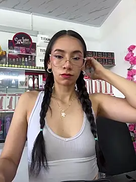 lunaluxury22 online show from February 2026 02:34:01 PM