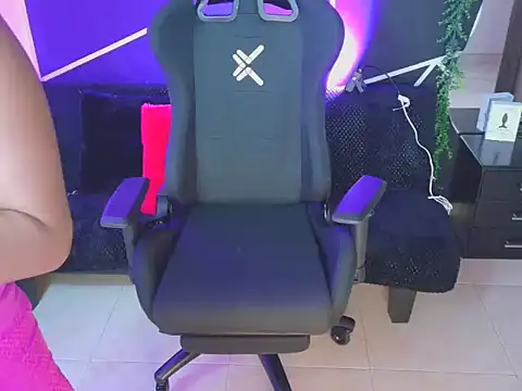 Snapshot of VALERIADANIELS chatting on December 2025 08:46:01 PM VALERIADANIELS online show from December 2025 08:46:01 PM