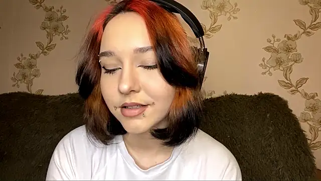 EmilyVeiro online show from February 2026 05:07:02 PM