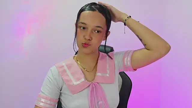 Snapshot of esme_ chatting on December 2025 11:33:02 PM esme online show from December 2025 11:33:02 PM