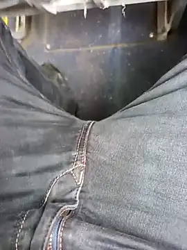 Snapshot of strongtits chatting on December 2025 12:43:01 PM strongtits online show from December 2025 12:43:01 PM