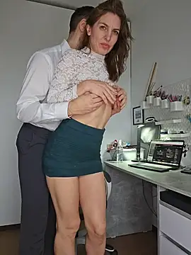 Lovebackground online show from December 2025 10:09:02 AM