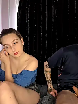 FoxyToxy online show from December 2025 03:23:01 AM