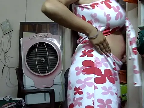 hot-riyaaa online show from March 2026 11:58:01 AM