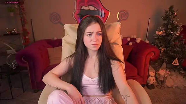 Snapshot of OliviaDesire chatting on December 2025 09:43:02 PM OliviaDesire online show from December 2025 09:43:02 PM