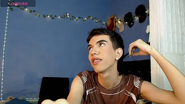 Juan Gomezz26 online show from August 2026 12:02:01 AM