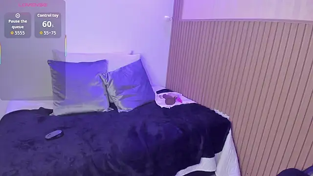 Snapshot of persefone_sky chatting on February 2026 03:11:02 AM persefone sky online show from February 2026 03:11:02 AM