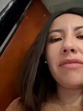 im loreinnn online show from December 2025 02:22:01 PM