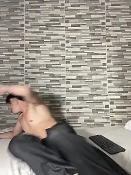 maxxcooper1 online show from March 2026 11:09:02 PM