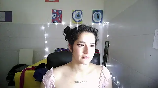 Snapshot of caramel-hotty chatting on December 2025 12:48:02 AM caramel-hotty online show from December 2025 12:48:02 AM