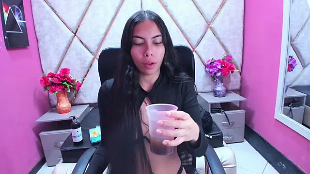 Snapshot of Alana_Hotterr chatting on January 2026 05:33:01 AM Alana Hotterr online show from January 2026 05:33:01 AM