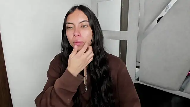 Snapshot of Alana_Hotterr chatting on January 2026 05:00:01 AM Alana Hotterr online show from January 2026 05:00:01 AM