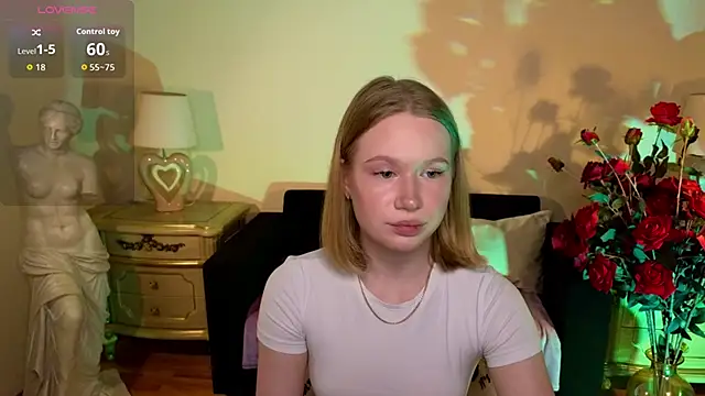 Snapshot of RebeccaLewis chatting on December 2025 11:25:02 AM RebeccaLewis online show from December 2025 11:25:02 AM