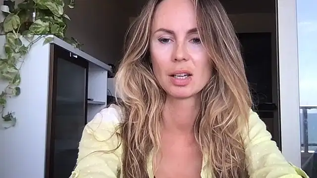 LeMilf online show from June 2026 10:28:01 AM