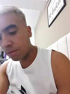 Arnoldmangus online show from December 2025 01:11:02 AM