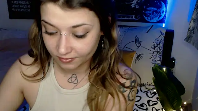 Snapshot of AlienforTwenty chatting on February 2026 02:53:02 AM AlienforTwenty online show from February 2026 02:53:02 AM