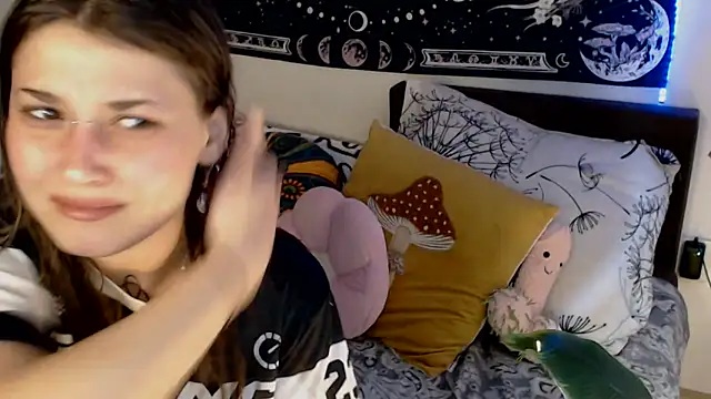 Snapshot of AlienforTwenty chatting on February 2026 10:37:02 AM AlienforTwenty online show from February 2026 10:37:02 AM