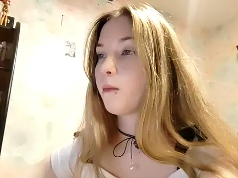 Snapshot of ElvaDeveja chatting on December 2025 10:09:02 AM ElvaDeveja online show from December 2025 10:09:02 AM