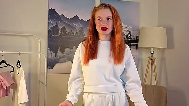 Snapshot of LouiseLuk chatting on December 2025 10:52:02 AM LouiseLuk online show from December 2025 10:52:02 AM