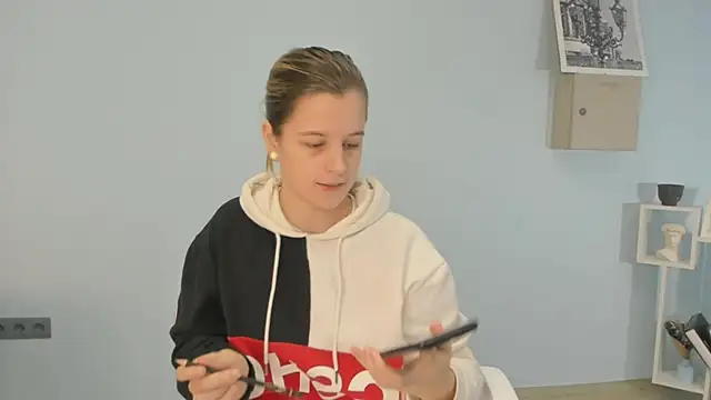 Snapshot of EstellaRank chatting on December 2025 06:20:01 AM EstellaRank online show from December 2025 06:20:01 AM