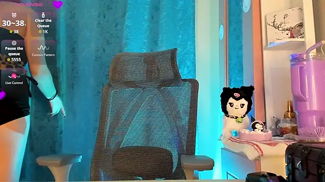 Snapshot of RosesLizzyy chatting on February 2026 11:04:01 AM RosesLizzyy online show from February 2026 11:04:01 AM