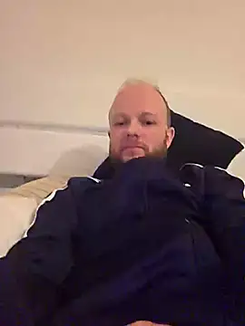 Snapshot of SoftishInflow chatting on December 2025 01:22:01 AM SoftishInflow online show from December 2025 01:22:01 AM