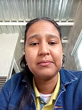 Snapshot of Plianna chatting on December 2025 05:29:01 PM Plianna online show from December 2025 05:29:01 PM