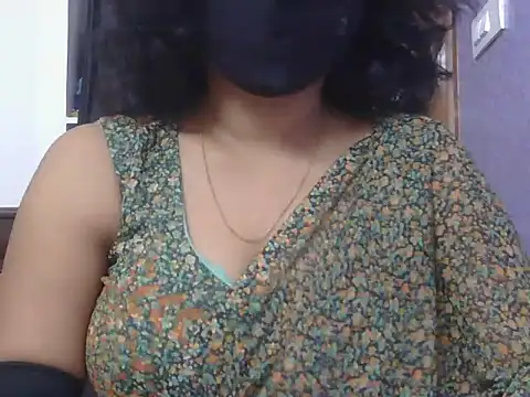 Snapshot of its_me_love9951 chatting on May 2026 03:53:01 PM its me love9951 online show from May 2026 03:53:01 PM