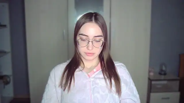 Snapshot of EllaWalker__ chatting on December 2025 01:04:02 PM EllaWalker online show from December 2025 01:04:02 PM