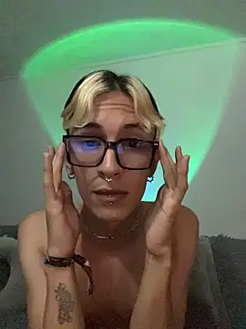 Snapshot of Dracco_Velour_ chatting on February 2026 05:08:02 AM Dracco Velour online show from February 2026 05:08:02 AM