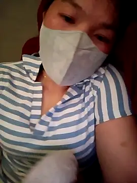 Snapshot of May-Ne chatting on February 2026 04:52:01 AM May-Ne online show from February 2026 04:52:01 AM