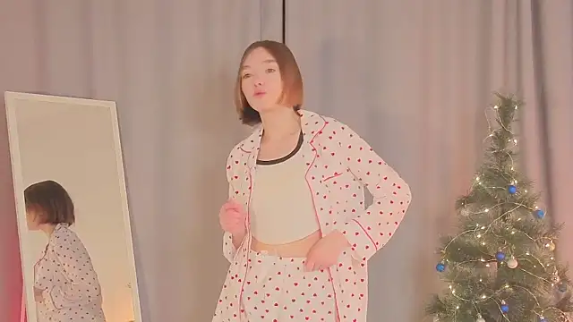 Snapshot of Leyla_crsh chatting on December 2025 06:18:01 AM Leyla crsh online show from December 2025 06:18:01 AM