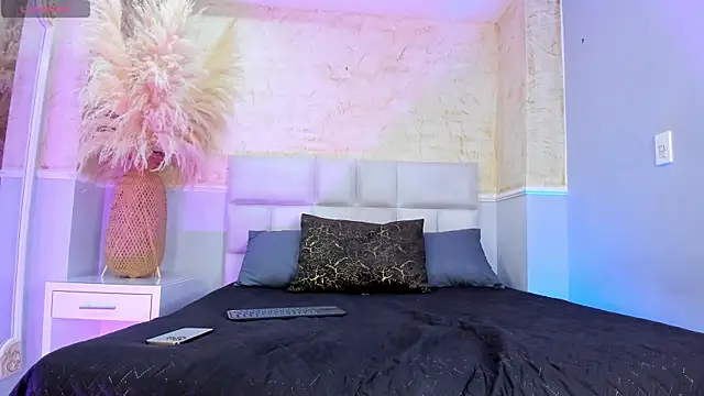 Snapshot of HileySweett chatting on December 2025 02:43:02 PM HileySweett online show from December 2025 02:43:02 PM