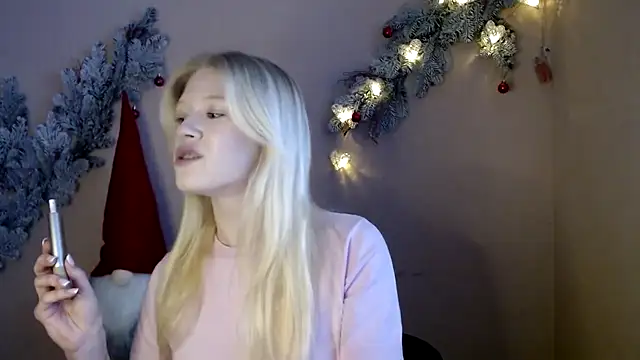 Snapshot of Aria__Moon chatting on December 2025 01:38:01 PM Aria Moon online show from December 2025 01:38:01 PM