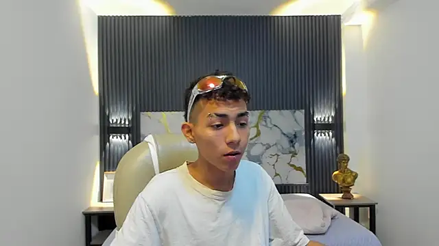 TaylerMiles online show from January 2026 03:01:02 AM