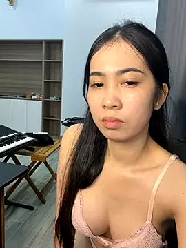 Snapshot of LINAA-KUTE chatting on December 2025 06:03:01 PM LINAA-KUTE online show from December 2025 06:03:01 PM