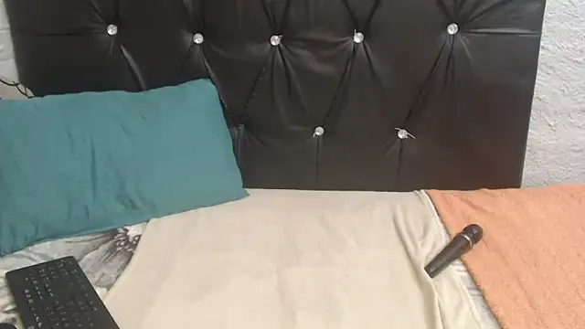 LaicyBrown76 online show from February 2026 03:25:01 AM