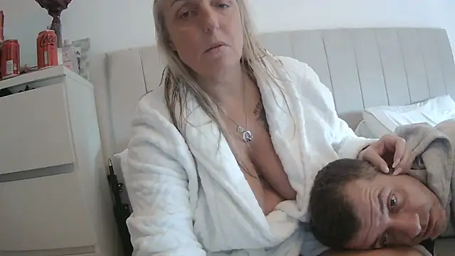 theblondecocklover online show from February 2026 03:32:01 PM