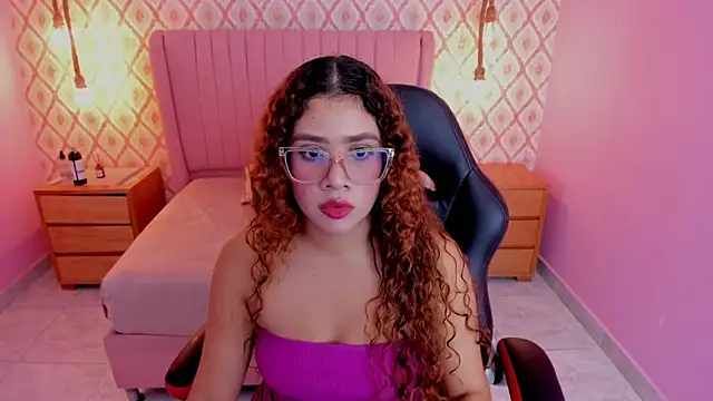 SIENNA FOX4 online show from March 2026 12:44:02 PM