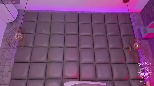 kira vance online show from April 2026 06:43:02 AM