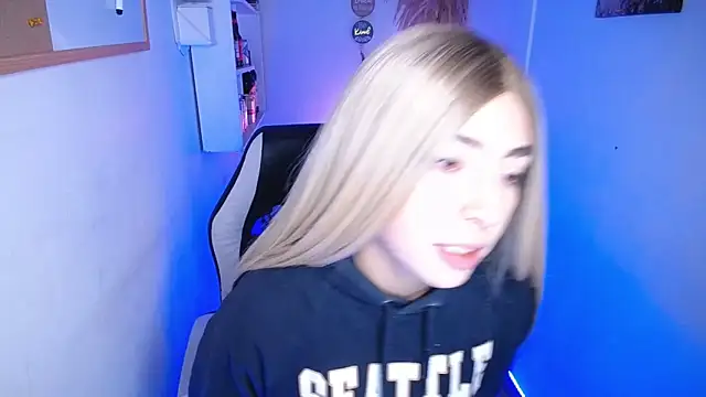 channel blondee online show from April 2026 12:22:01 AM