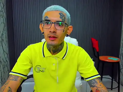 Snapshot of Boy_tatto77 chatting on December 2025 08:26:02 PM Boy tatto77 online show from December 2025 08:26:02 PM