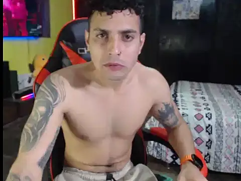 Snapshot of JustynAle2025 chatting on December 2025 11:02:01 PM JustynAle2025 online show from December 2025 11:02:01 PM