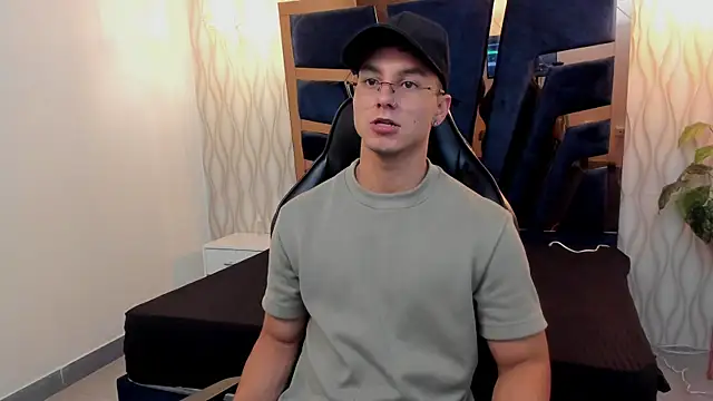 Noah Clarkk online show from April 2026 04:15:01 PM