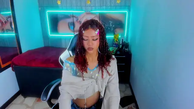 Snapshot of dolly_boob chatting on December 2025 05:03:02 AM dolly boob online show from December 2025 05:03:02 AM