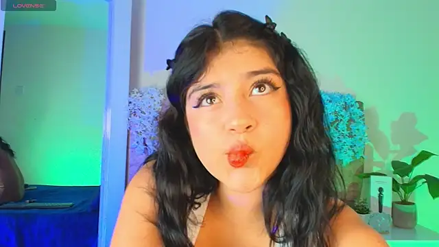 Snapshot of hannaa_cute chatting on May 2026 12:10:01 PM hannaa cute online show from May 2026 12:10:01 PM