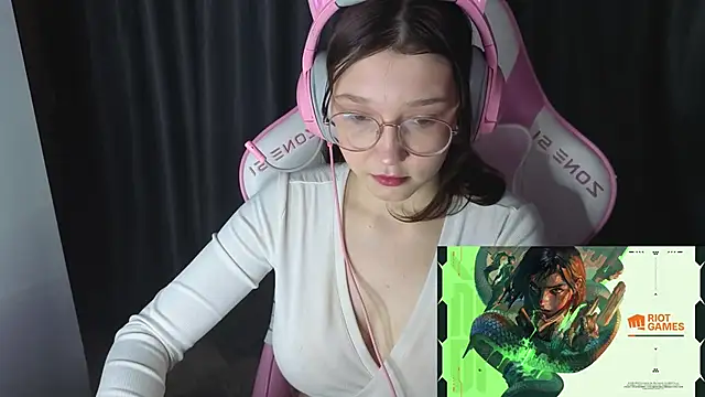 Pink-Aura- online show from January 2026 08:23:01 PM