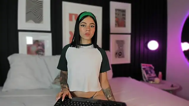 leslie thompson online show from January 2026 08:12:01 PM