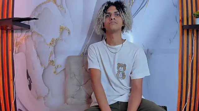 Snapshot of Victor_LatinBoy chatting on December 2025 06:48:01 PM Victor LatinBoy online show from December 2025 06:48:01 PM