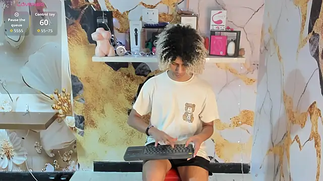 Victor LatinBoy online show from February 2026 04:57:02 AM